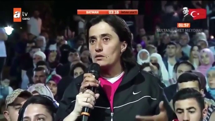 Mahalle dayısı gibi davranan kızla birlikte olur musunuz?