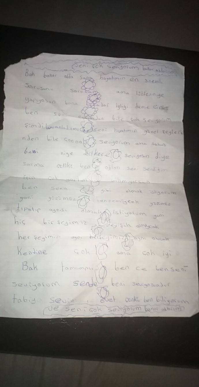 Olmayan kadına mektup yazmış. Sizce bu neyin kafası?