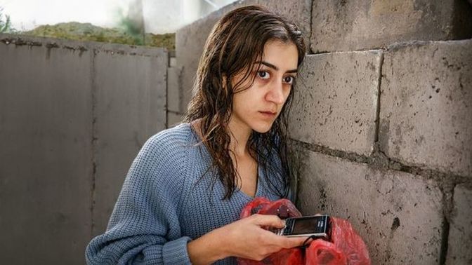 Sevgilim tarafından güzel bulunmadığım için aldatıldım. Erkekler hep güzel kızları mı sever?