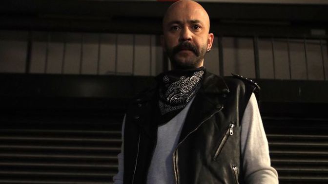 Kel Erkeklerin Gerçek Hayatta Değilde Filmlerde Aşırı Derece Karizma Ve Mükemmel Olması?