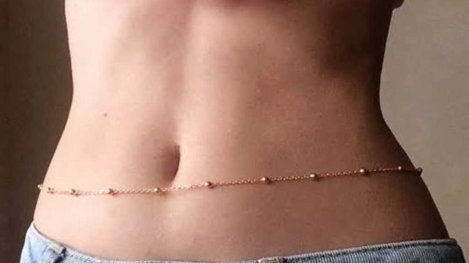 Göbeğim çok düz, böyle bir kıvrımı nasıl elde ederim?