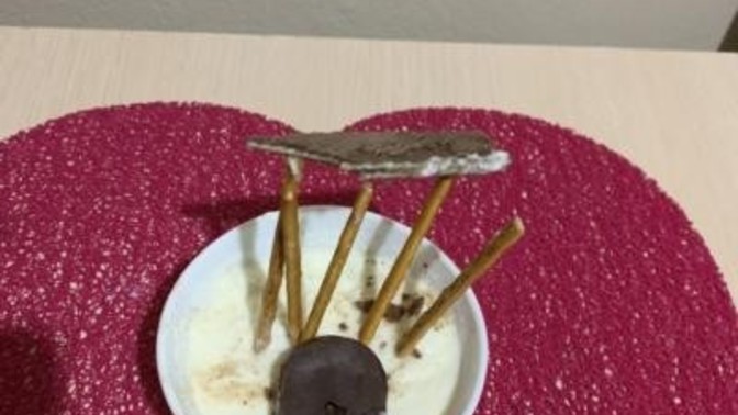 Eti puflu, çubuk kraker üzerine hoşbeşli mangolu yoğurt yaptım nasıl olmuş?