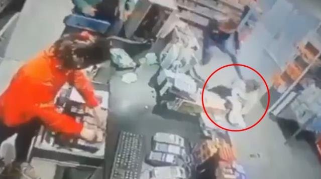 Tekme tokat dövülen kadına yardım etmek yerine izlediler! Siz olsanız ne yapardınız?