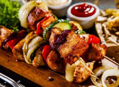 Mangal zamanı! Et şiş mi tavuk şiş mi?