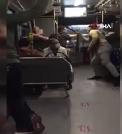 "Ben kadınım, karşımda bacak bacak üstüne atamazsın!" dedi, kavga çıktı! Kim haklı?