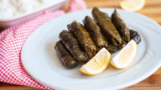 Yunanlar, yaprak sarma üzerinde bir kez daha hak iddia etti! Sizce yaprak sarma hangi kültüre ait?