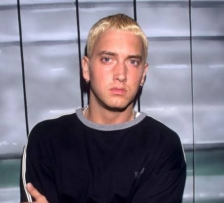 Eski Eminem yeni Eminemin oğlu gibi durmuyor mu?
