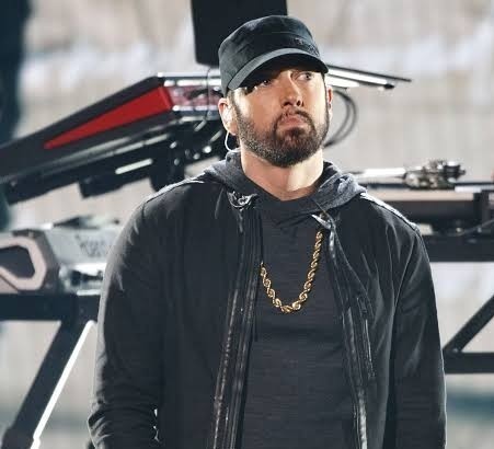 Eski Eminem yeni Eminemin oğlu gibi durmuyor mu?