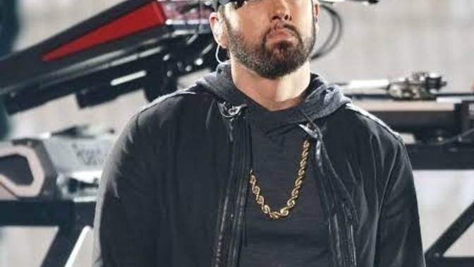 Eski Eminem yeni Eminem'in oğlu gibi durmuyor mu?