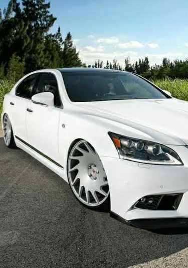 Lexus arabası olan var mı? Nasıl bir araç?