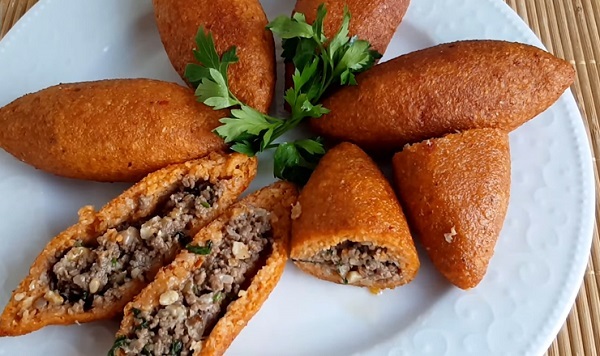 İçli köfte severler toplanın: haşlama mı, kızartma mı?