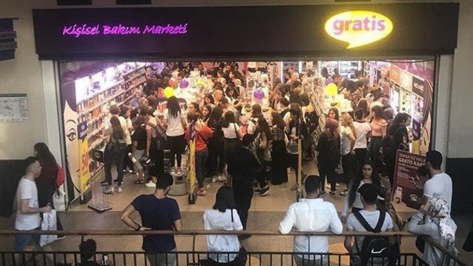 Gratis'e girmeyen bir erkekle sevgili olur musunuz?