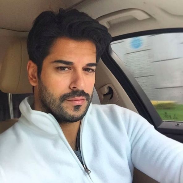 Sizce Burak Özçivit yakışıklı mı?