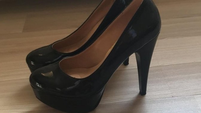 Bu ayakkabı nasıl? Kısa bir elbisenin altına giyilir mi?