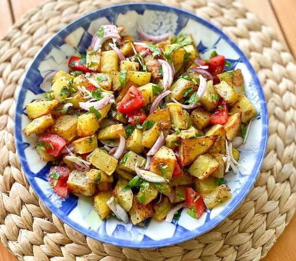 Bugün piknik yapacağız. Kısır mı yapmalıyım yoksa patates salatası mı?