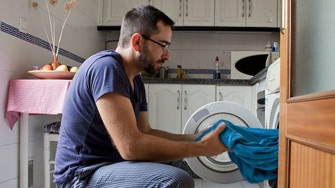 Bir çamaşır bile yıkayamıyorum, nasıl ev erkeği olurum?