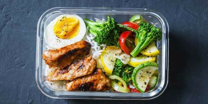 Çalışan biriyim ve dışarıda yemek istemiyorum. Evde neler hazırlayıp işe götürebilirim?