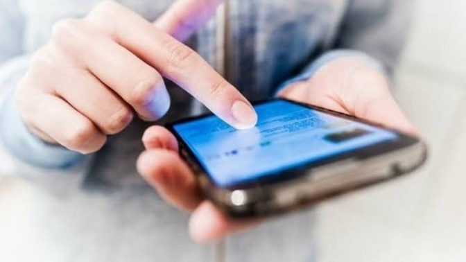 Sevgilinizin telefonunda eski sevgilisinin fotoğrafını görseniz ne yaparsınız?