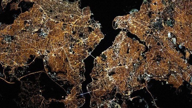 NASA, İstanbul'un uydu görüntüsünü paylaştı! Fotoğraftan gözünüzü alabildiniz mi?