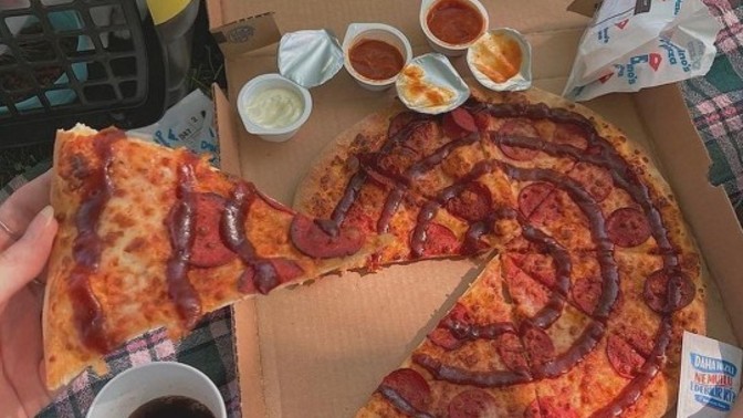 Kim bana pizza ısmarlamak ister?