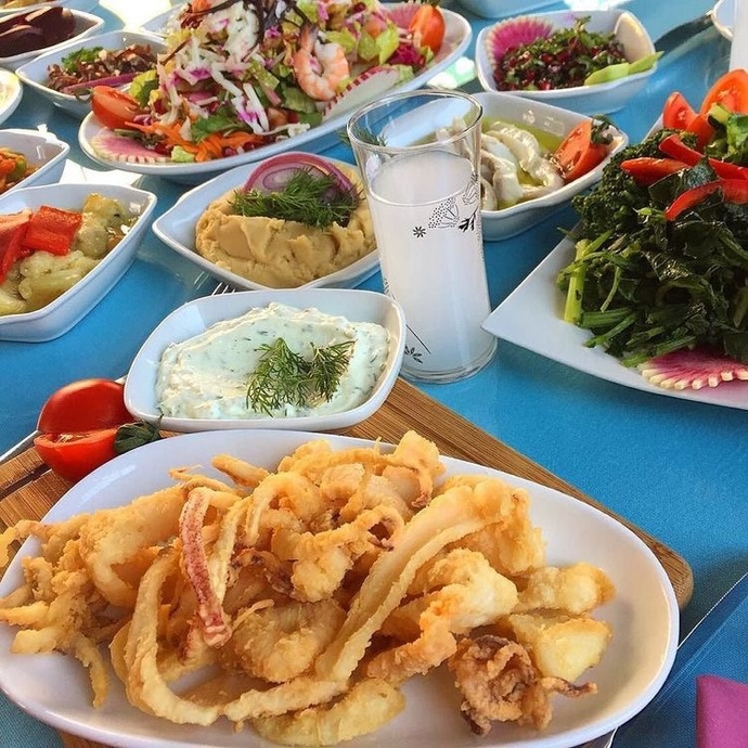 Rakının yanına meze ve ana yemek olarak ne gider?