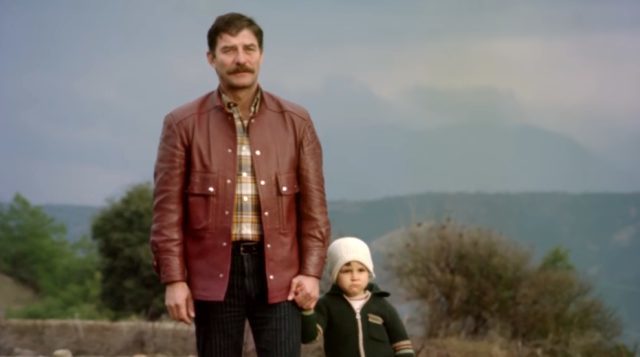 Selvi Boylum Al Yazmalım Cemşit karaktersiz değil de nedir?