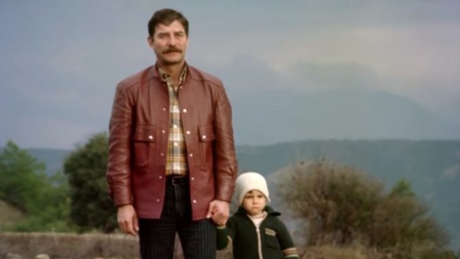 Selvi Boylum Al Yazmalım Cemşit karaktersiz değil de nedir?