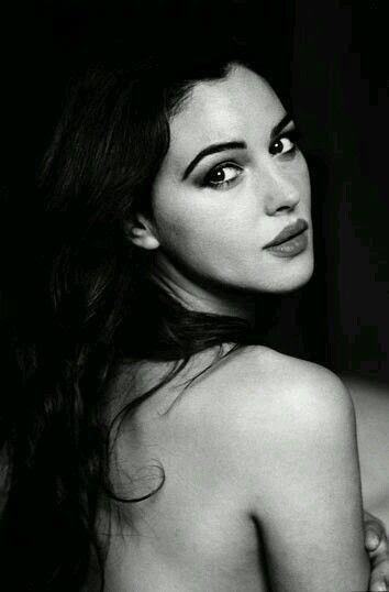 Fahriye Evcen Monica Belluciden daha mı güzel?