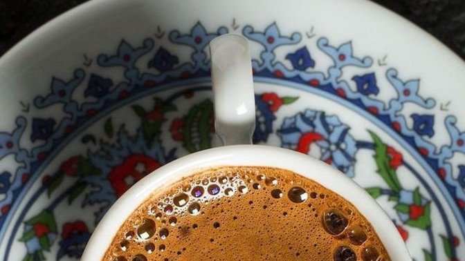 Ayılmak için sek filtre kahve mi nescafe mi yoksa bol köpüklü Türk kahvesi mi tercih edersiniz?