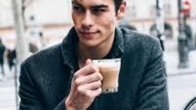 Fransız model Corentin huard yakışıklı mı ben çok beğeniyorum yüz hatları çok hoş?