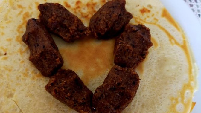 Krebin içine çiğ köfte koyup yesem görgüsüz olur muyum? Ekmek yerine krep olur mu?