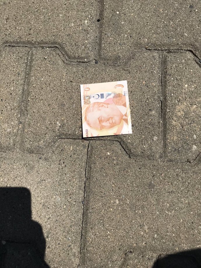 Yerde para görseniz alır mısınız?