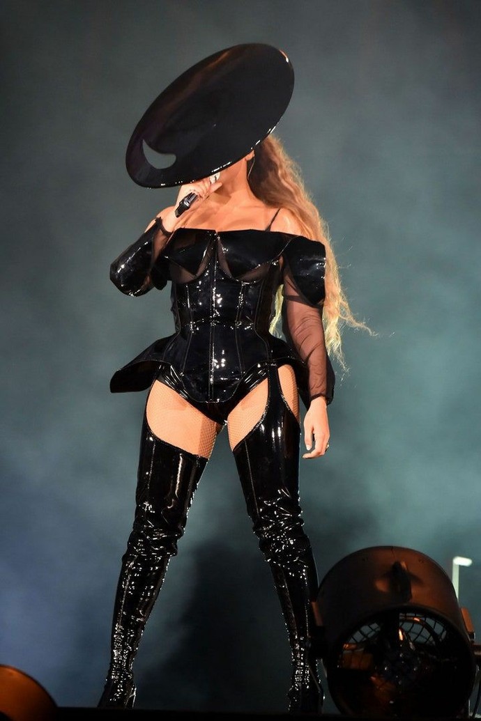 Türkiye'nin Eurovision'a katılmama nedeni: Hadise'nin açık kıyafeti! Ne düşünüyorsunuz?