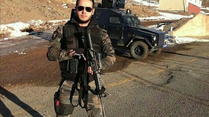Üniformalı erkekler sadece benim mi hoşuma gidiyor?