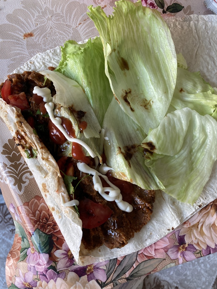 Çiğköfte dürümün içine ketçap mayonez koyulur mu?