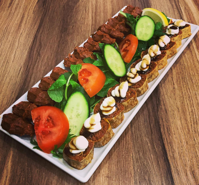 Çiğköfte dürümün içine ketçap mayonez koyulur mu?
