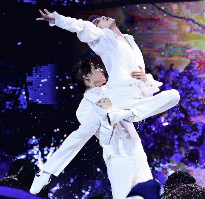 Kpop dinleyenler bakabilir mi?