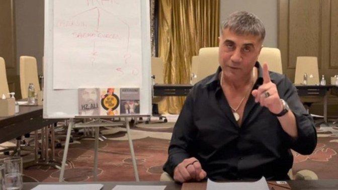 Sedat PEKER ülkemizde aslında Alevi ve Kürt sorunu diye bişey olmadığını söylüyor sizin düşünceniz nedir?