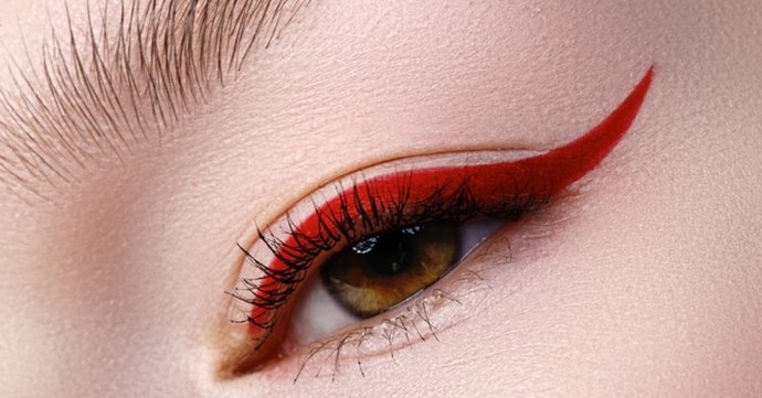 Günlük makyajlarda renkli eyeliner kullanmak cesaret mi ister?