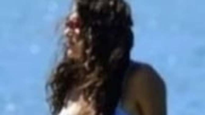 Hande Erçel'in fiziği sizce güzel mi ?