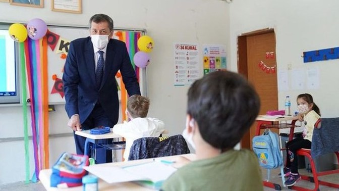 Okullarda haftanın 2 günü yüz yüze eğitime geçiliyor! Sizce karar doğru mu?