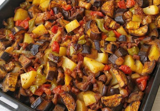 Etli pilavın yanına hangi yemek gider?