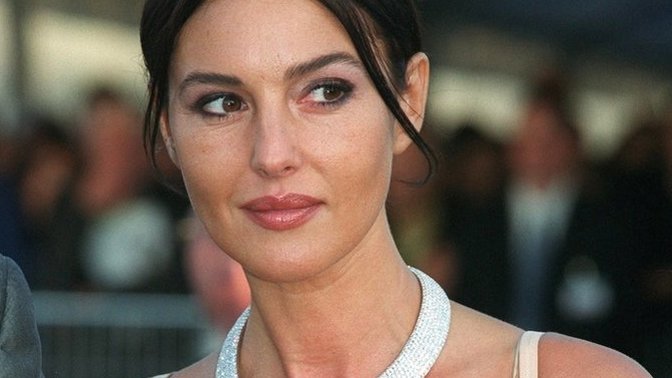Charlize Theron mu daha güzel Monica Bellucci mi?