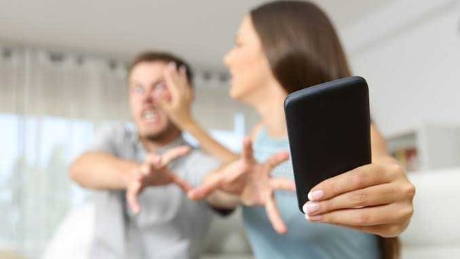 Sevgiliniz/eşiniz telefon şifrenizi bilmeli mi?