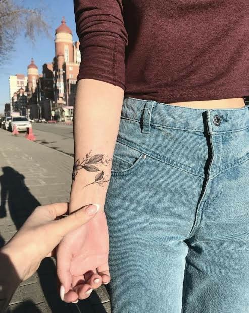 Dövme yapmaya karar verdim çok abartı istemiyorum sizce hangisi?