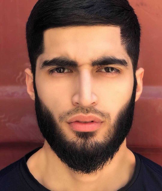 Böyle yakışıklı bir erkeği nerden bulabilirim?