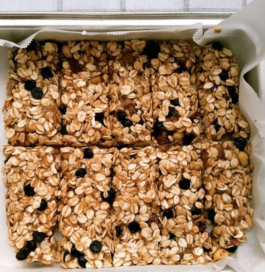 Fıstıklı, fındıklı granola bar nasıl yapılır?