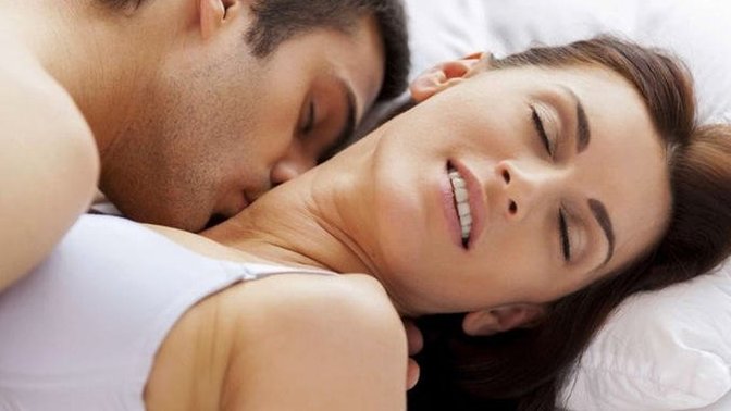 İlişkide partnerinin kulağına fısıldamayı mı yoksa söylemek istediğin şeyi gürültülü bir biçimde söylemek mi tercihiniz olur?
