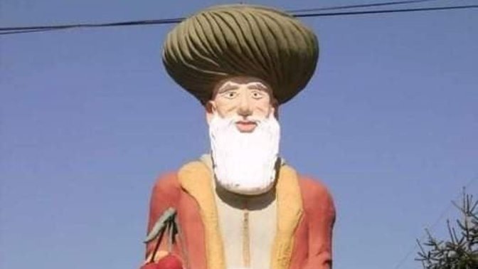 Sizce bu heykel, hocanın eşeğe ters bindiği heykel midir?