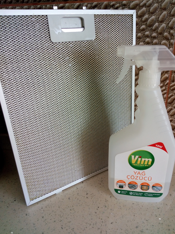 Aspiratör filtresini temizlemenin en pratik yöntemi nedir?